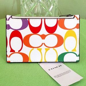 COACH ZIP CARD CASE RAINBOW SIGNATURE:NWT RAINBOW PRIDE C9862